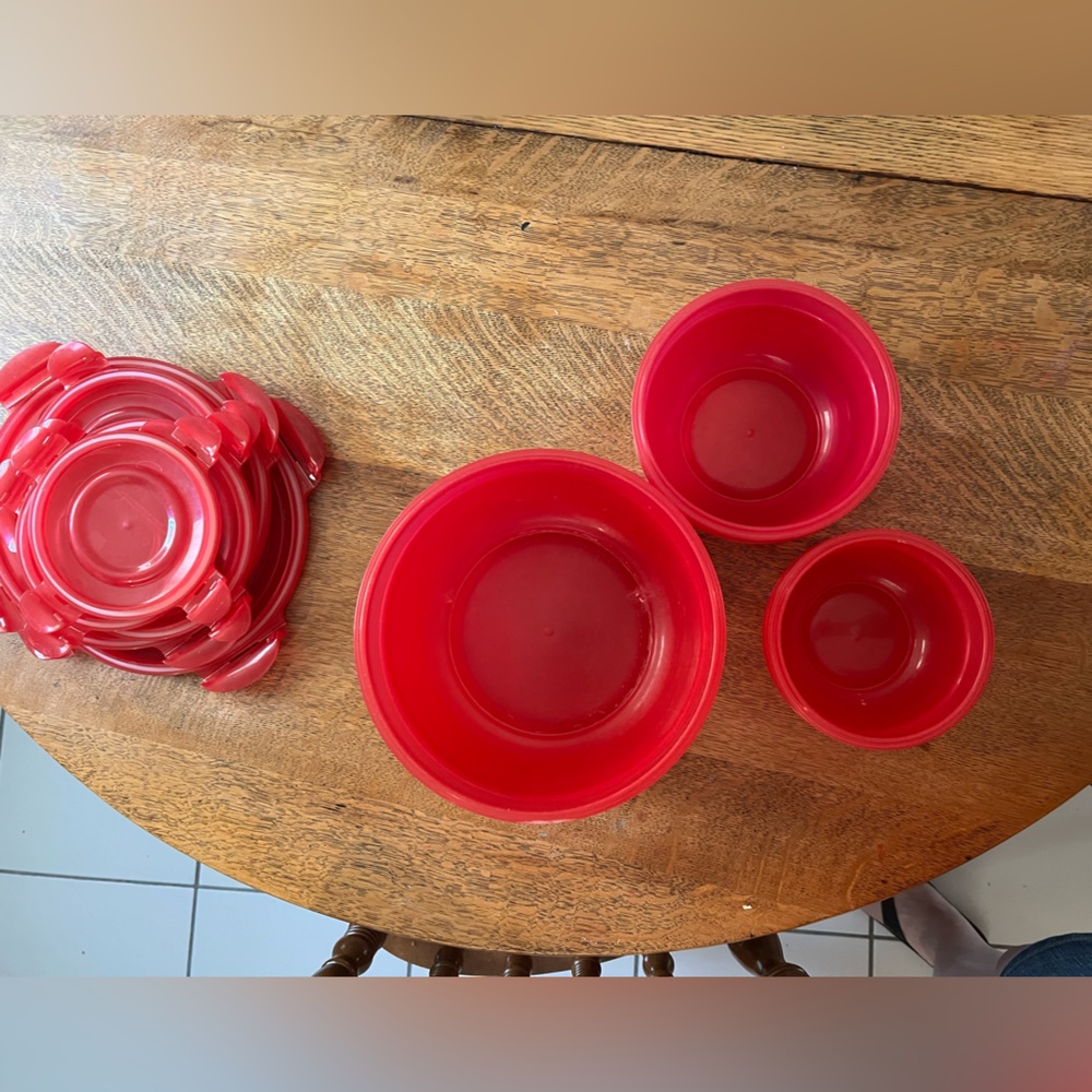 Set of 6 lock n lock bowls with lids